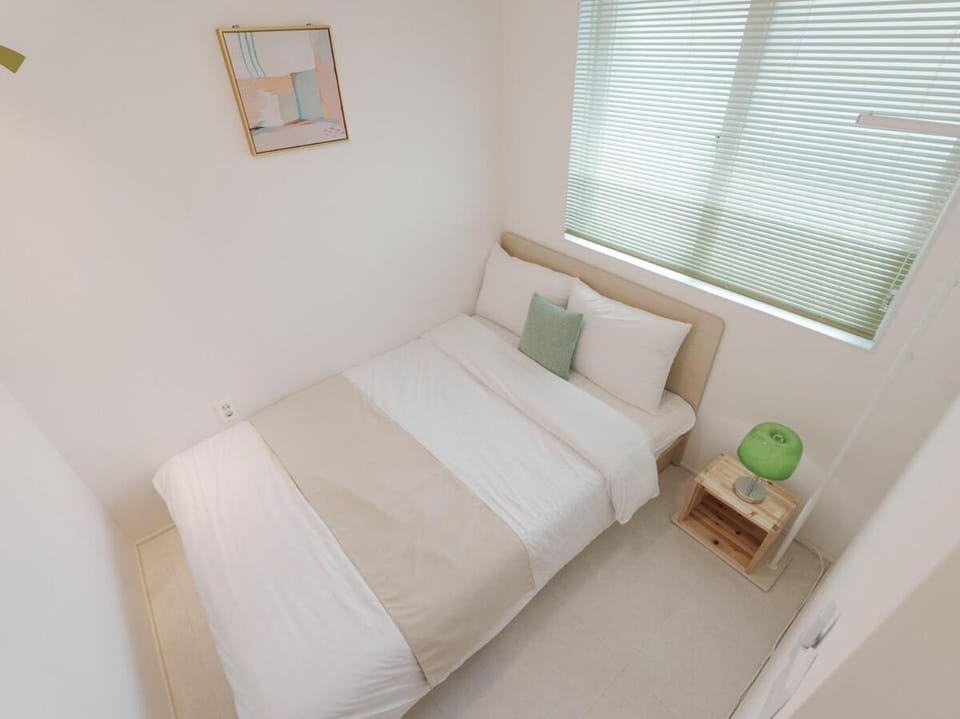 New Renovated, 홍대역6분, 방3침대4, 완벽한 청소! Villa in Seoul