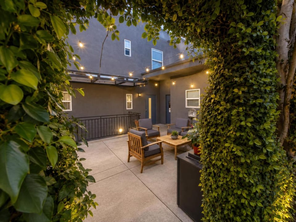Patio, Day, Garden, Balcony/Terrace, Seating area