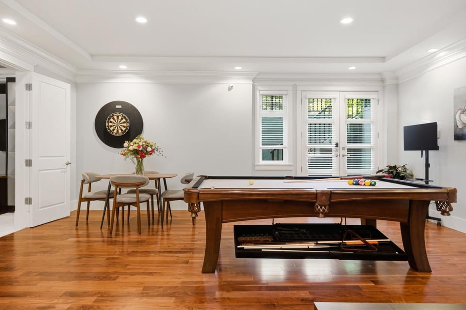Luxury 2BR Retreat Near UBC with Sauna, Theatre & Pool Table House in Vancouver