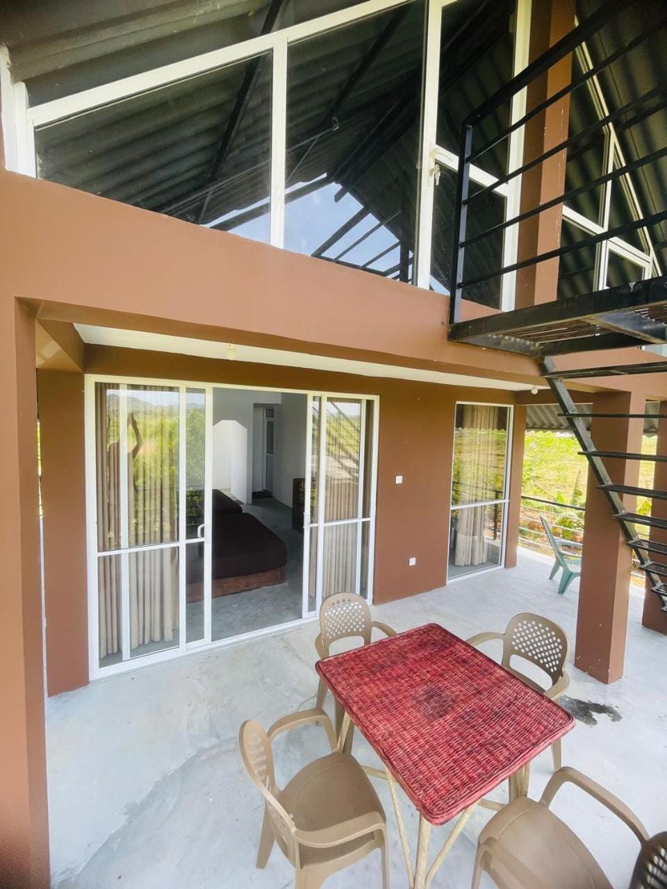 Property building, Restaurant/places to eat, Breakfast