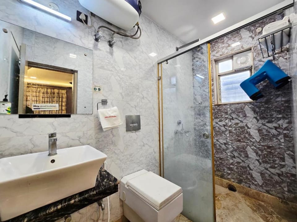 Shower, Toilet, Bathroom, towels