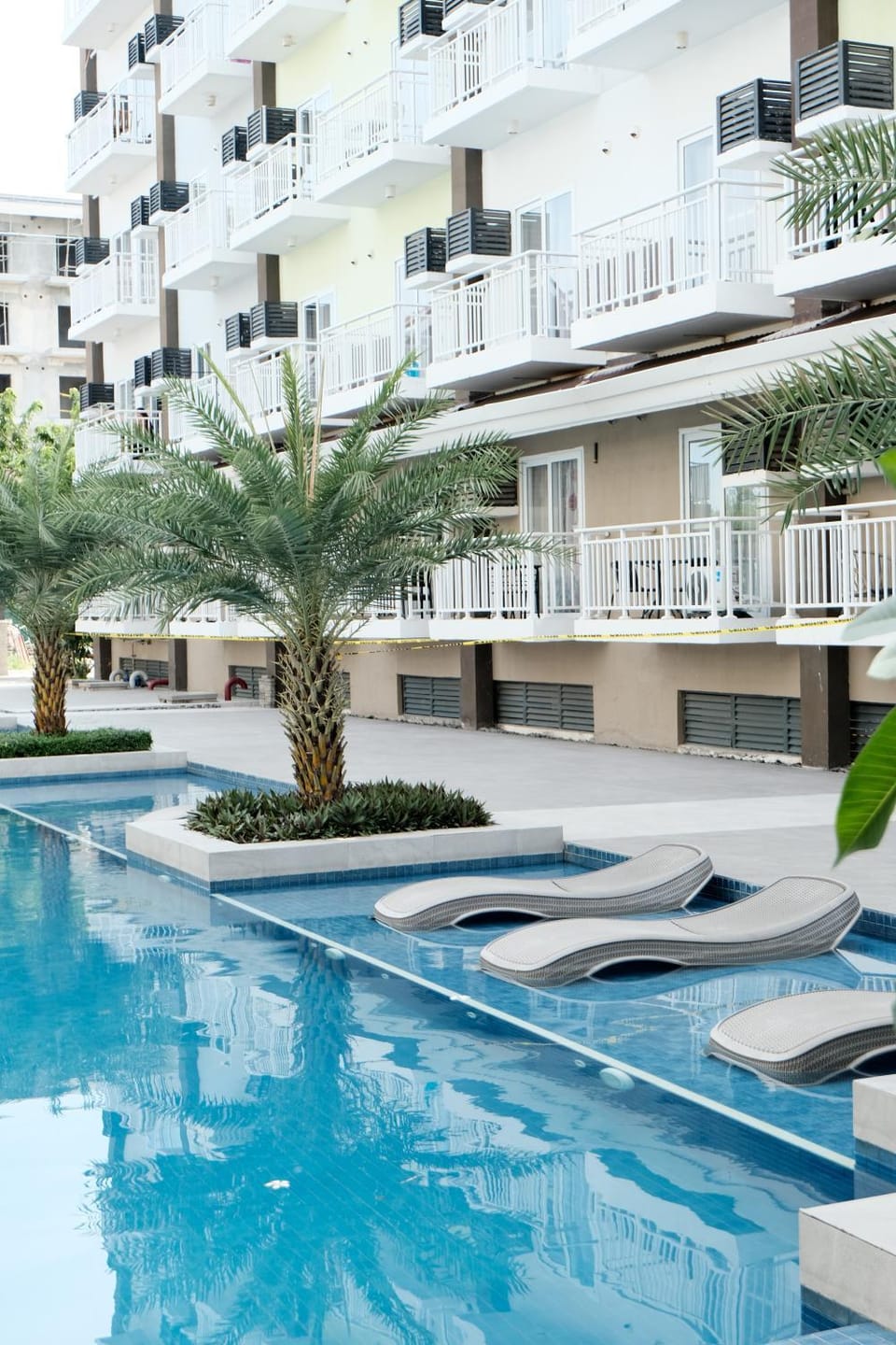 Airport Gem with Pool and Gym Apartment in Lapu-Lapu City