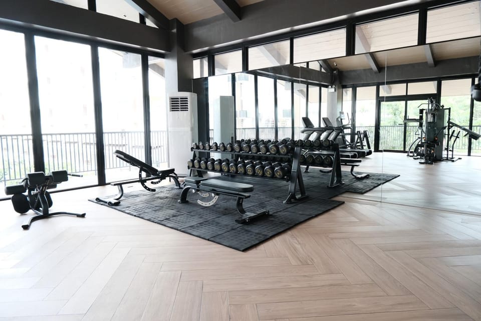 Airport Gem with Pool and Gym Apartment in Lapu-Lapu City