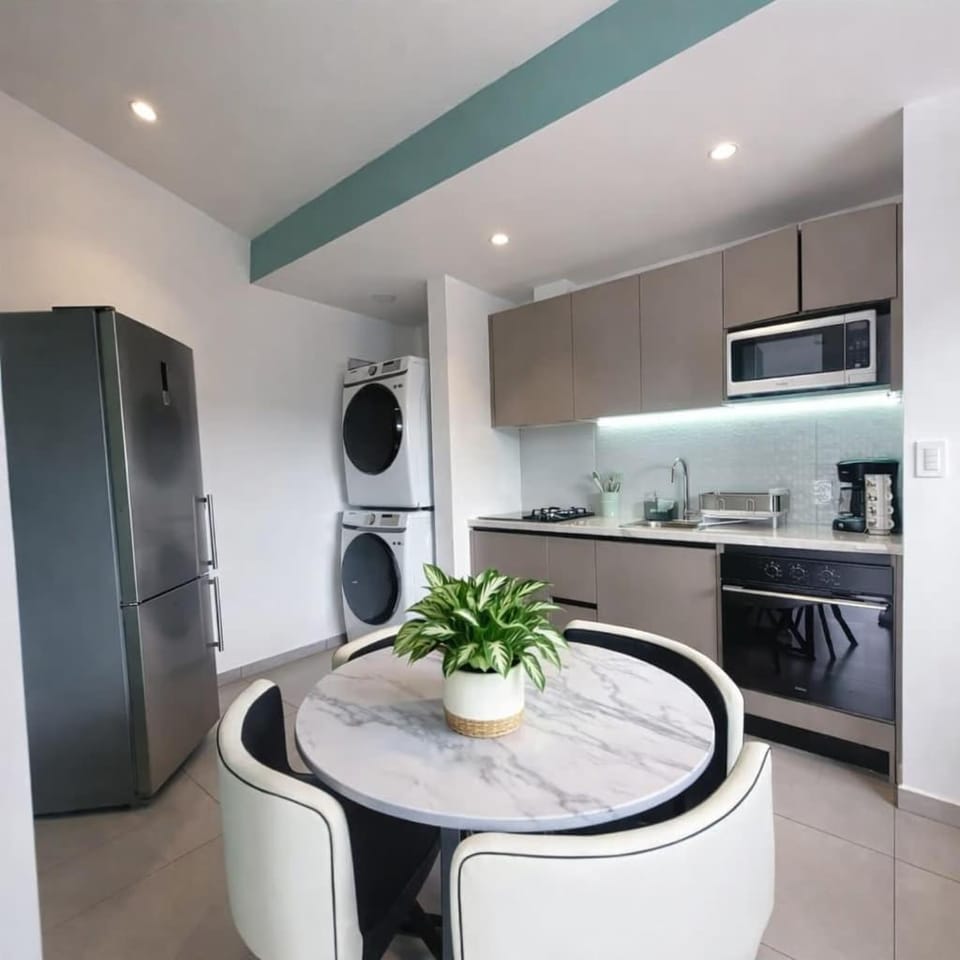 Suite in the heart of the city with garage Apartment in Cuenca
