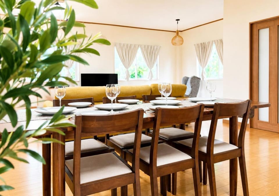 Living room, Dining area
