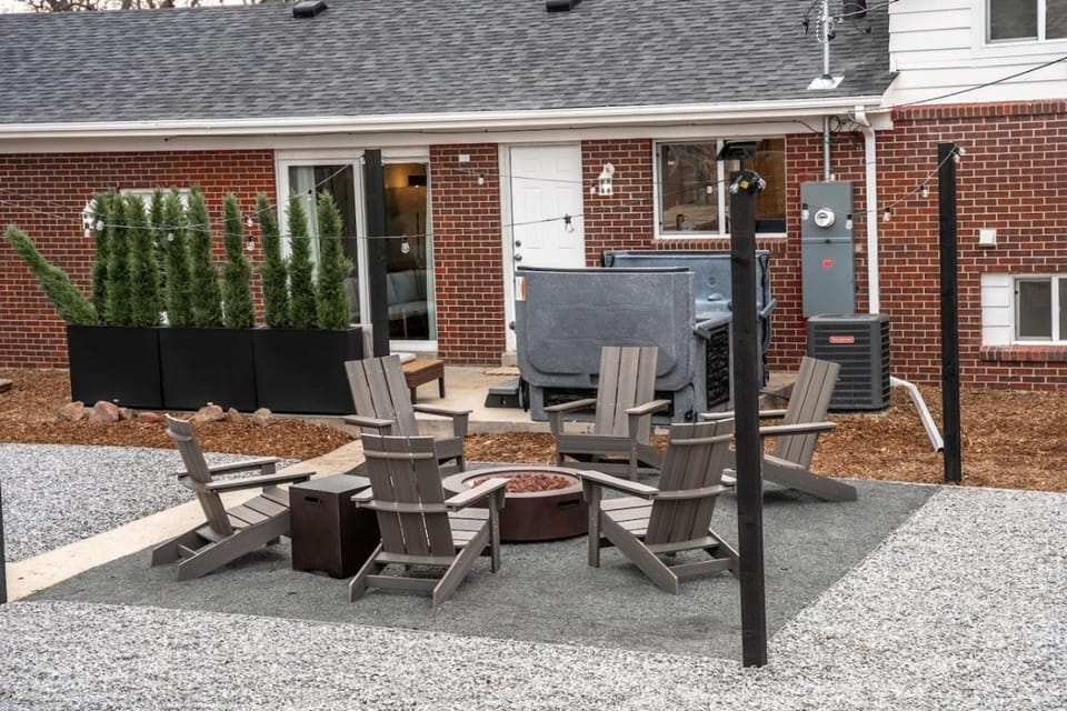 Newly Remodeled Hot Tub Fire Pit Game Room House in Northglenn