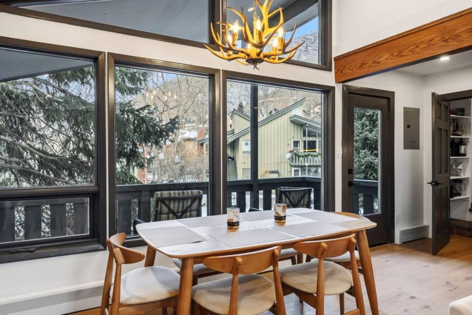 Elevated Vail Retreat I Walkable I 5 Min to Resort House in Vail
