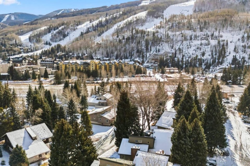 Elevated Vail Retreat I Walkable I 5 Min to Resort House in Vail