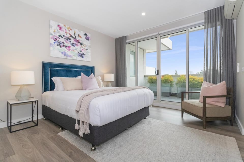Bed, Balcony/Terrace, Seating area, Bedroom, air conditioner
