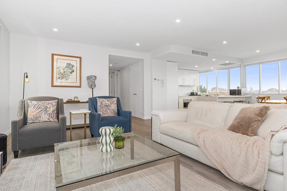 Kitchen or kitchenette, Living room, Photo of the whole room, Seating area, Dining area