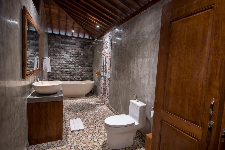 Shower, Toilet, Bathroom, Bath, towels, wardrobe