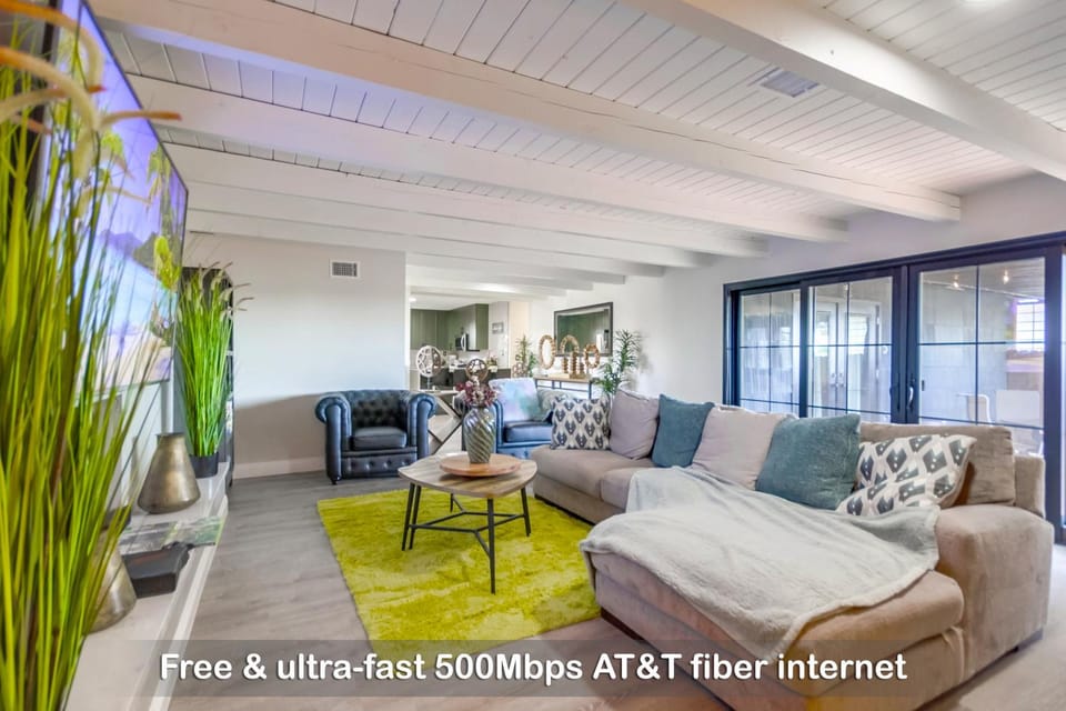 Entire Private Home with Gated Yard, 100 inch TV, 1 Gbps WiFi, 3 Bedrooms 2 Bathrooms Available Now House in San Diego