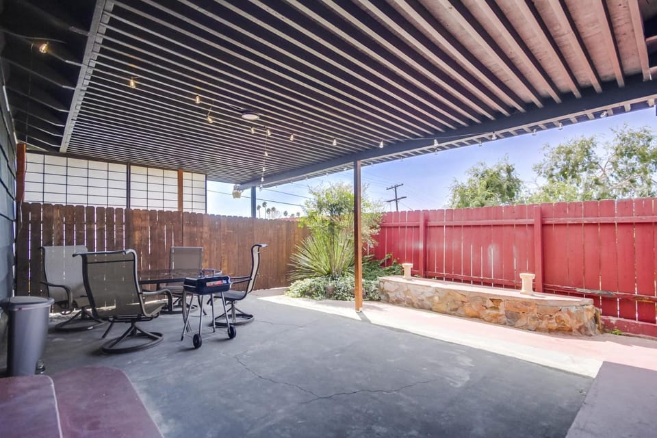 Entire Private Home with Gated Yard, 100 inch TV, 1 Gbps WiFi, 3 Bedrooms 2 Bathrooms Available Now House in San Diego