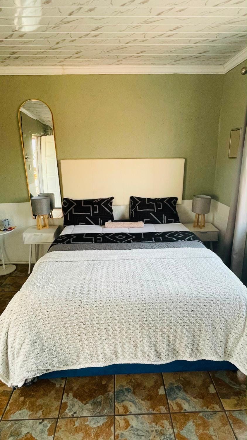 Mukomani Guesthouse Bed and Breakfast in Gauteng