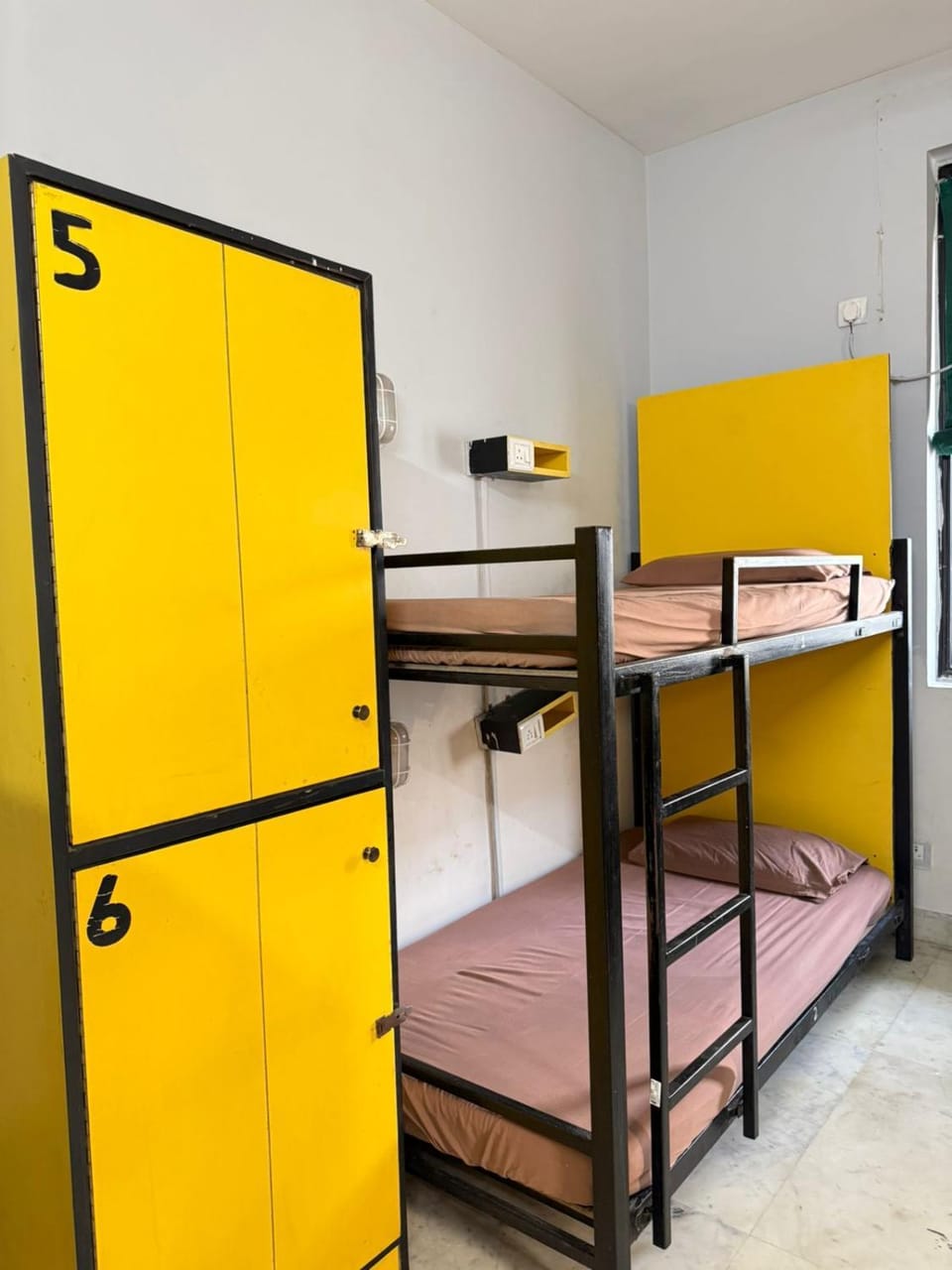 The Desire Delhi Hostel in New Delhi
