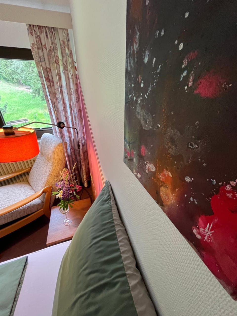 Bed, Photo of the whole room, Seating area, Bedroom