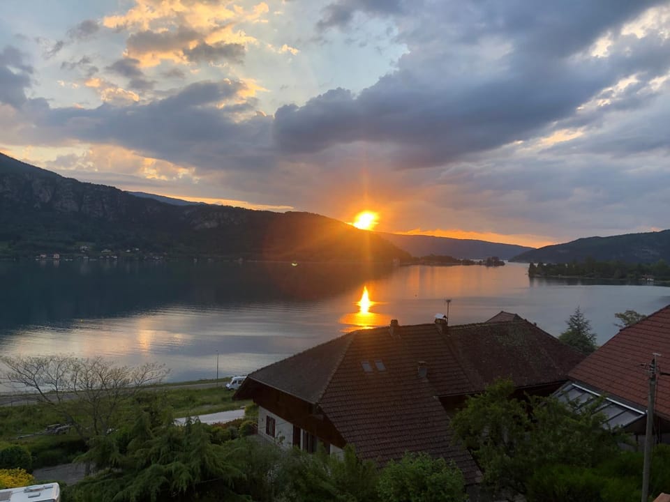Apartment Spectacular view Annecy lake Apartment in Doussard