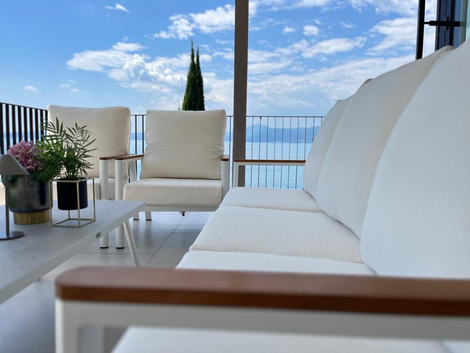 Suite Panorama Apartment in Torri del Benaco