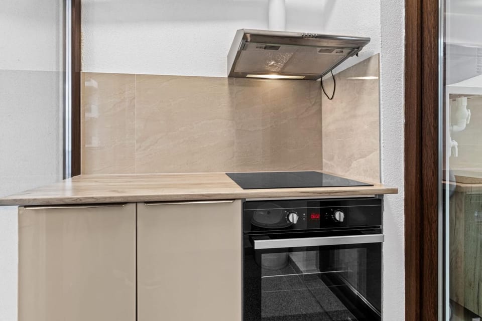 Kitchen or kitchenette, oven