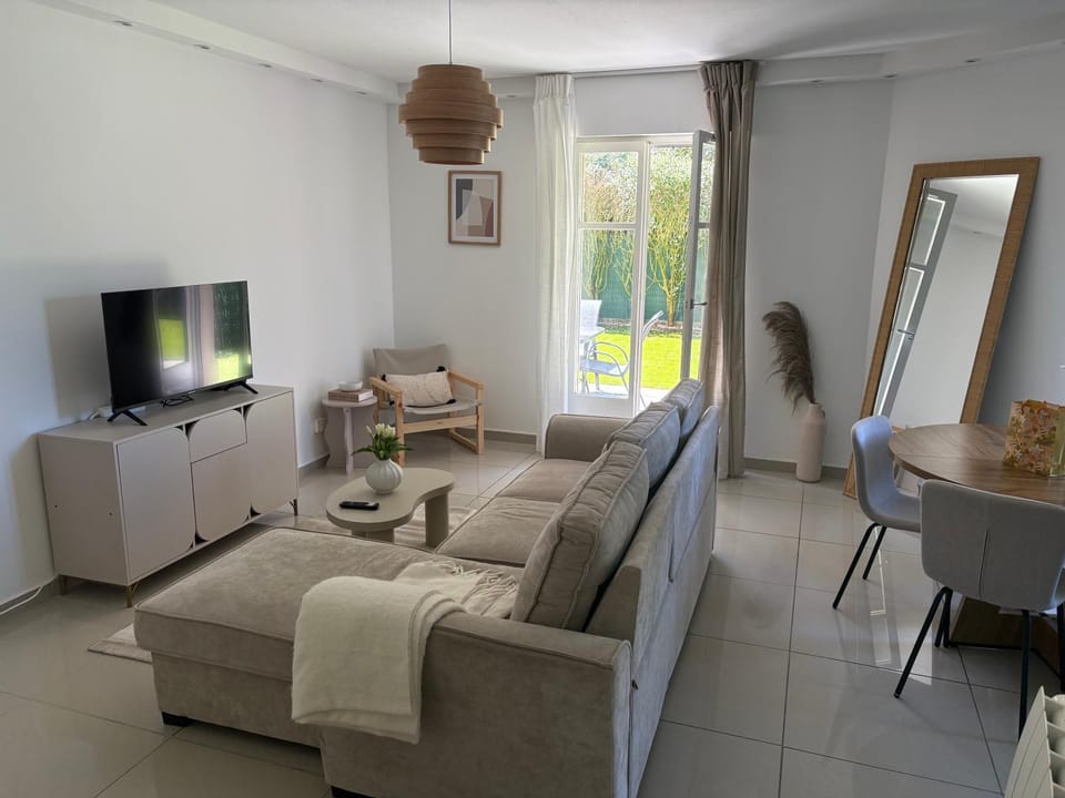Grand T3 avec jardin, parking privé et terrasse - Proche Paris Apartment in Île-de-France
