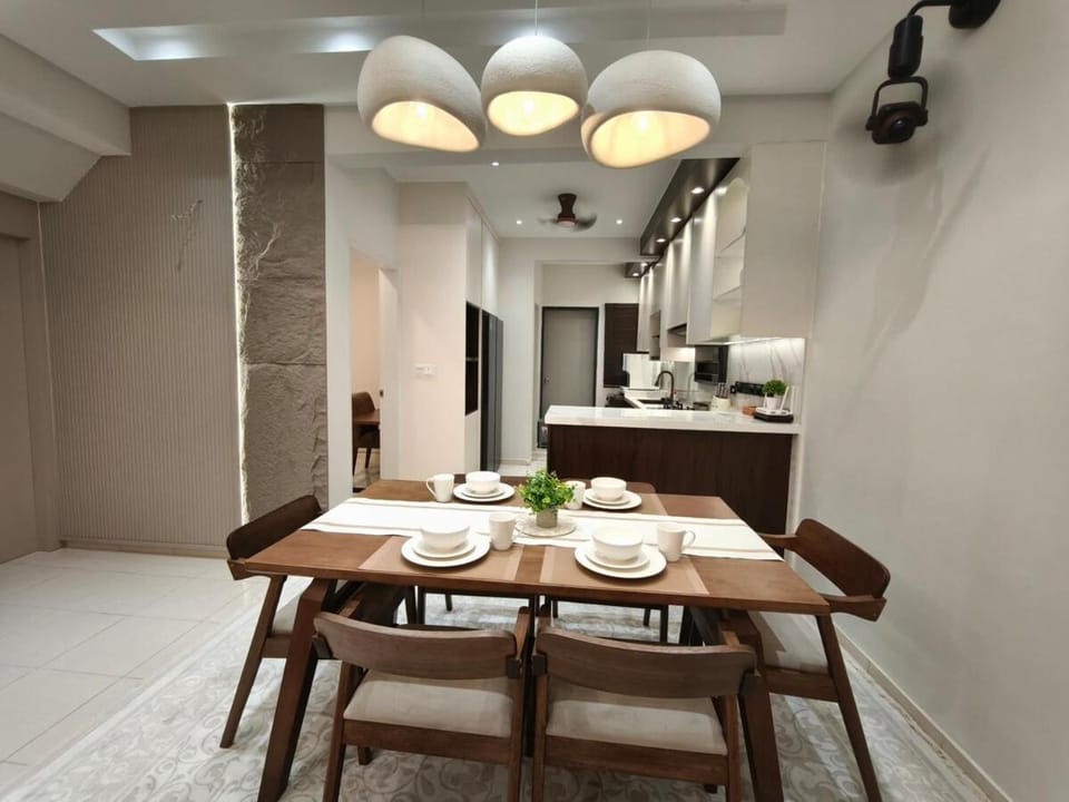 Dining area, kitchen