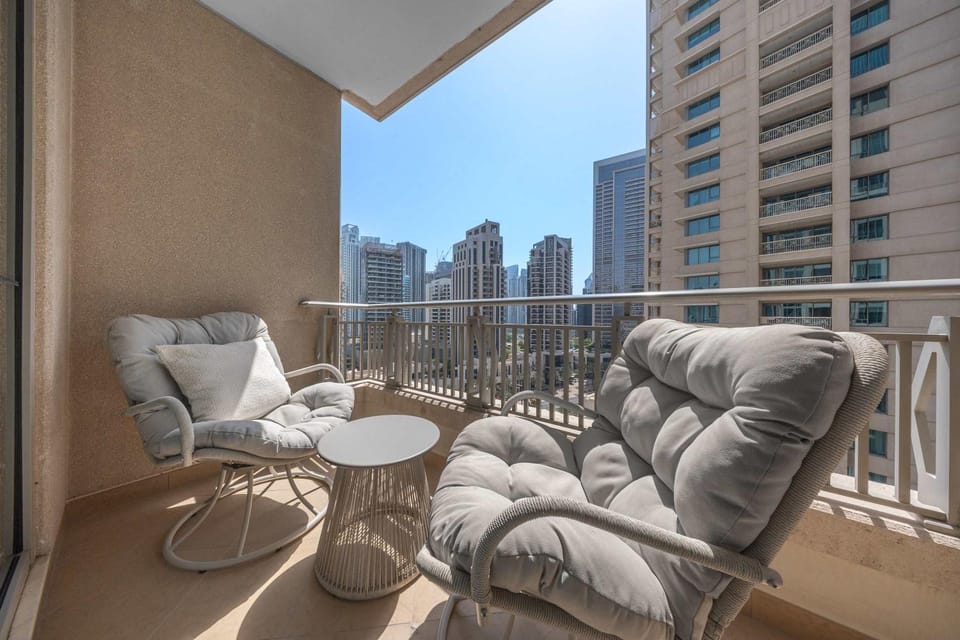 StayShort - 1 Bedroom in Downtown Dubai that Sleeps 4 close to Burj Khalifa! Apartment in Dubai