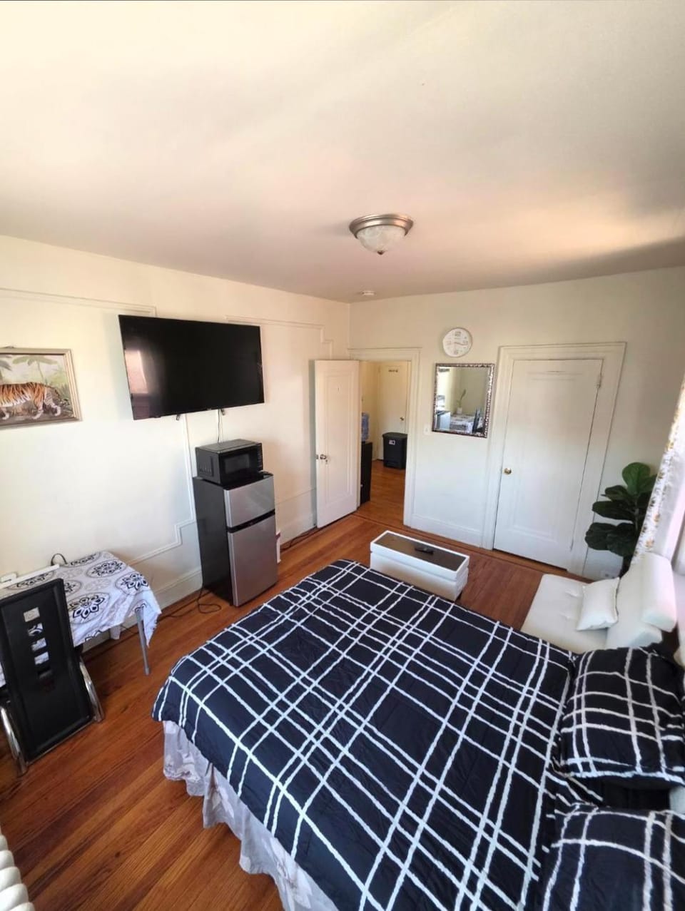 Habitación Práctica con TV 60 ,Nevera y Horno en Zona Comercial muy activa Vacation rental in Paterson