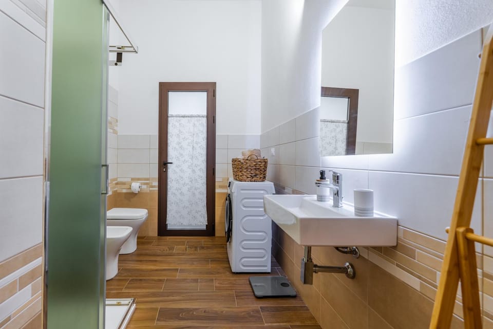 Shower, Toilet, Bathroom, bidet, towels, washing machine