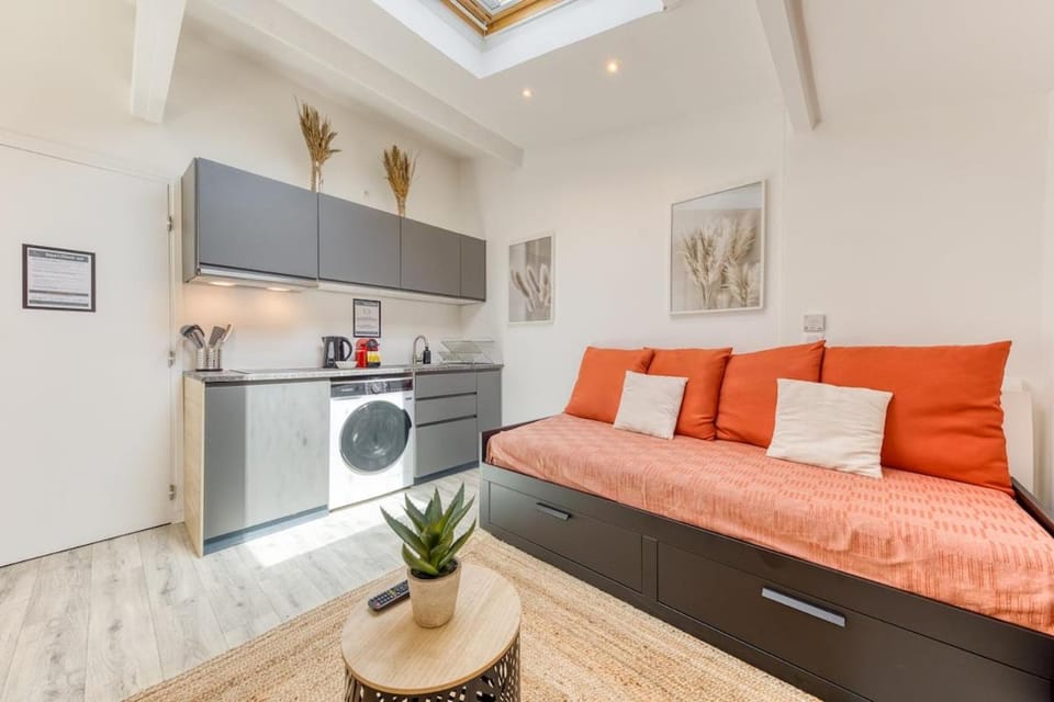 Bright studio - RER B - Plateau de Saclay Apartment in Île-de-France