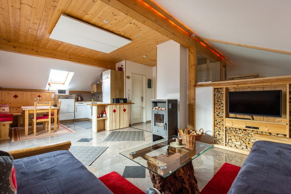 TV and multimedia, Kitchen or kitchenette, Living room, Seating area, Dining area, pet friendly