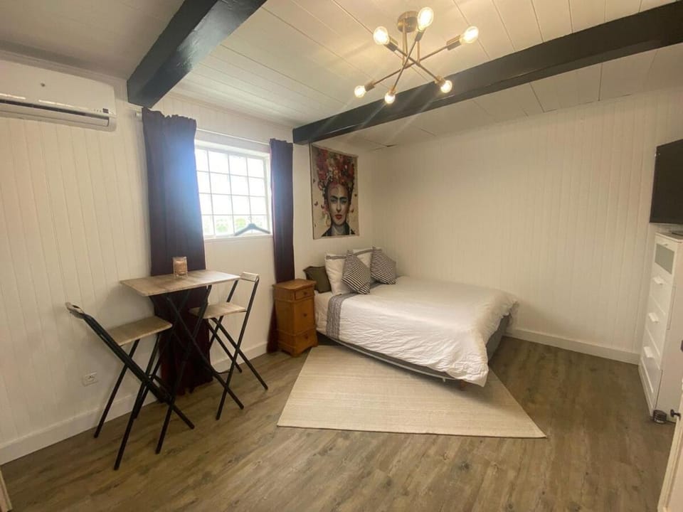 Bed, TV and multimedia
