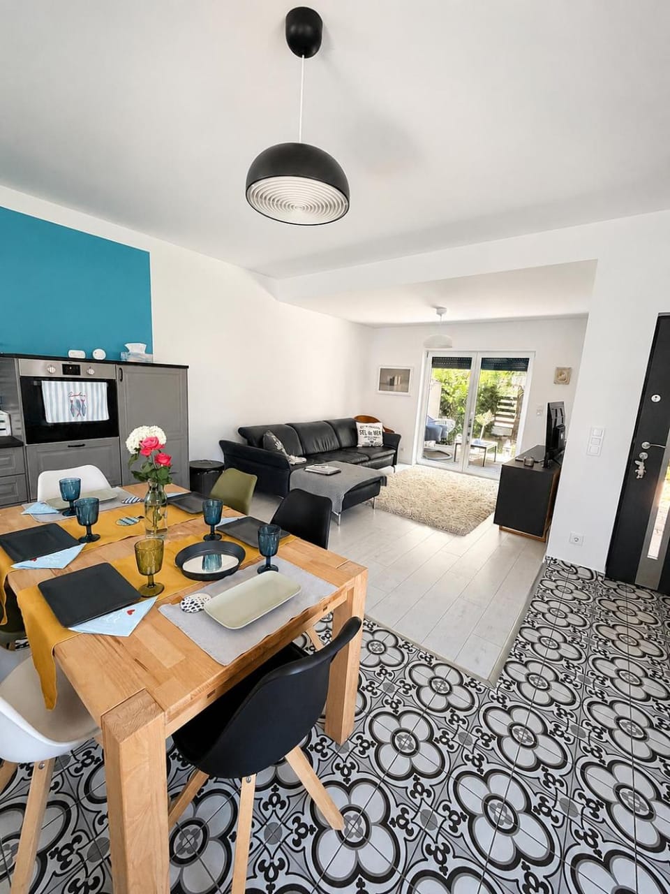 Kitchen or kitchenette, Living room, Dining area, stove