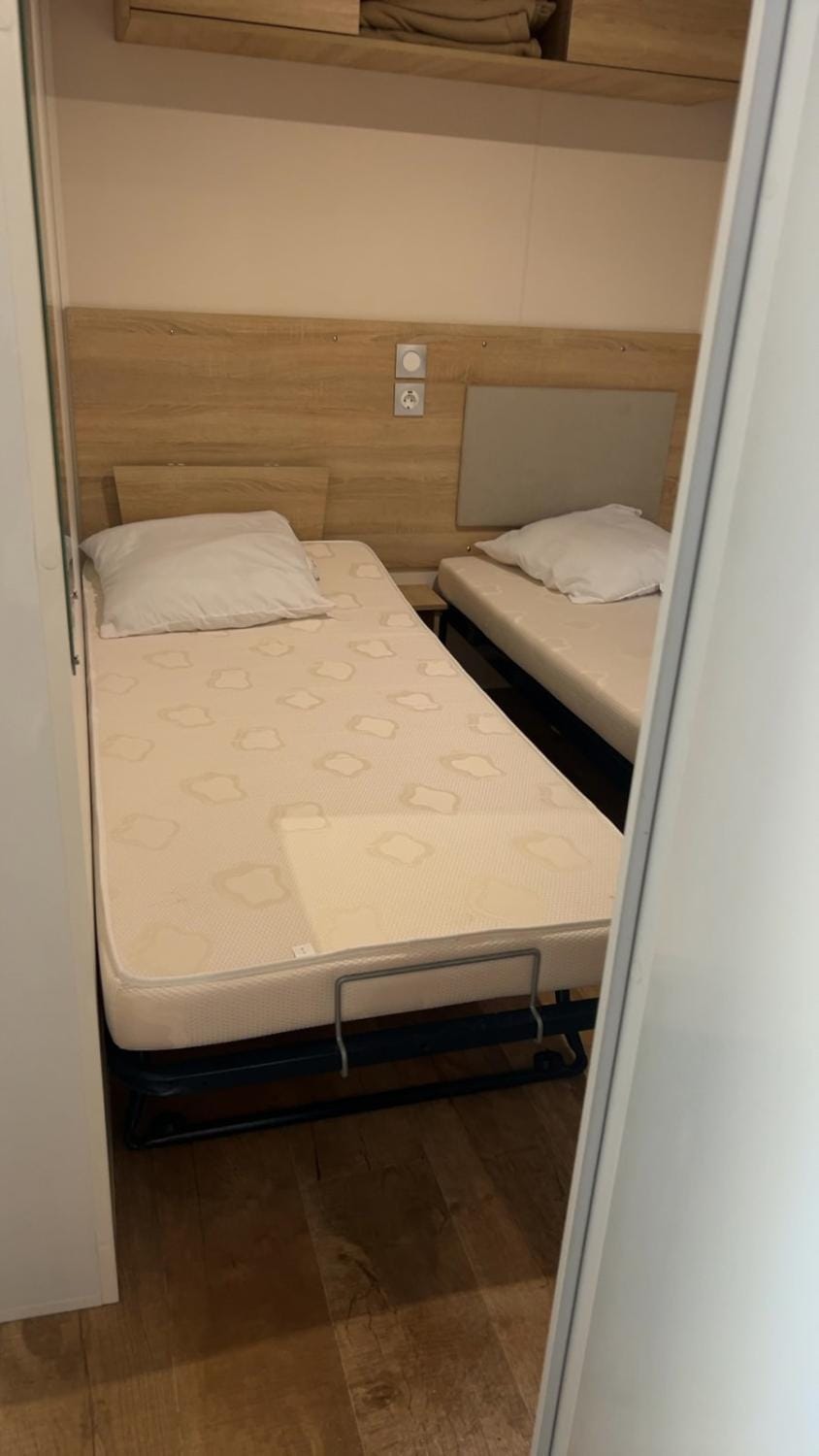 Mobilhome 3ch - 8per - grande terrasse House in Canet-en-Roussillon