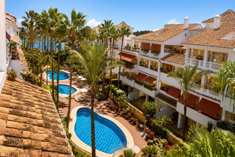 Property building, Garden, Pool view