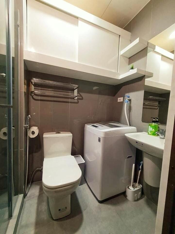 Hotel Ambiance AIR Ayala Makati Balcony Netflix Apartment in Makati