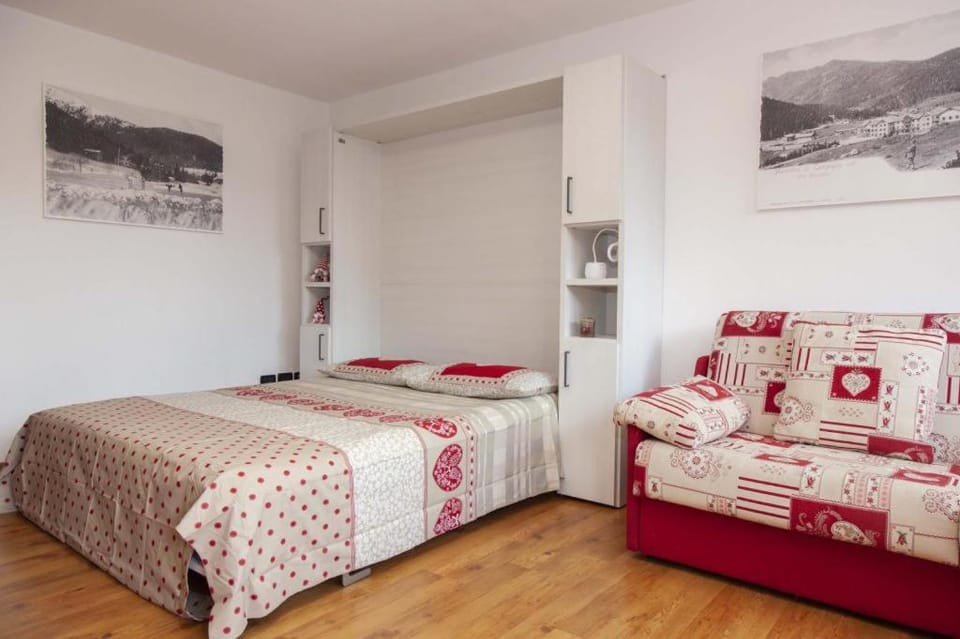 Bed, Living room