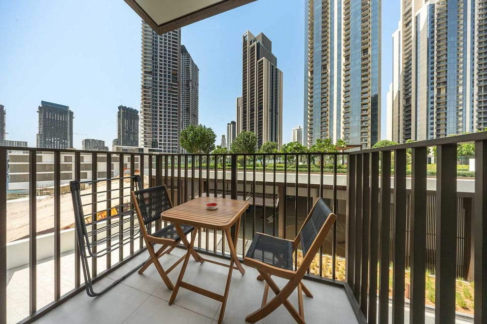 Free housekeeping visits during your stay - StayShort - 1 Bedroom Escape in Dubai Creek Harbour that Sleeps 2 Apartment in Dubai