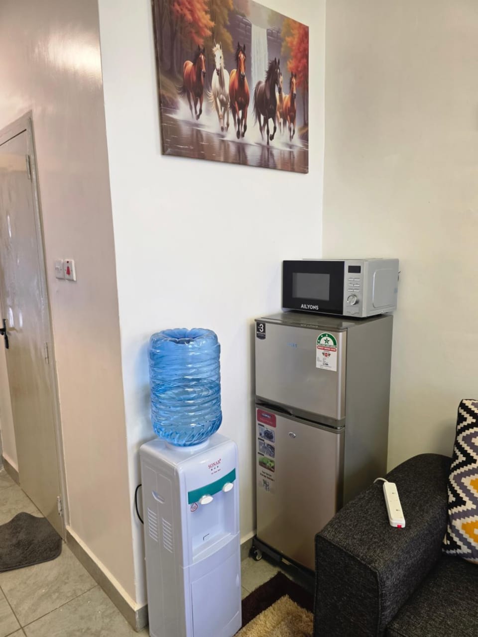 Kitchen or kitchenette, minibar, oven