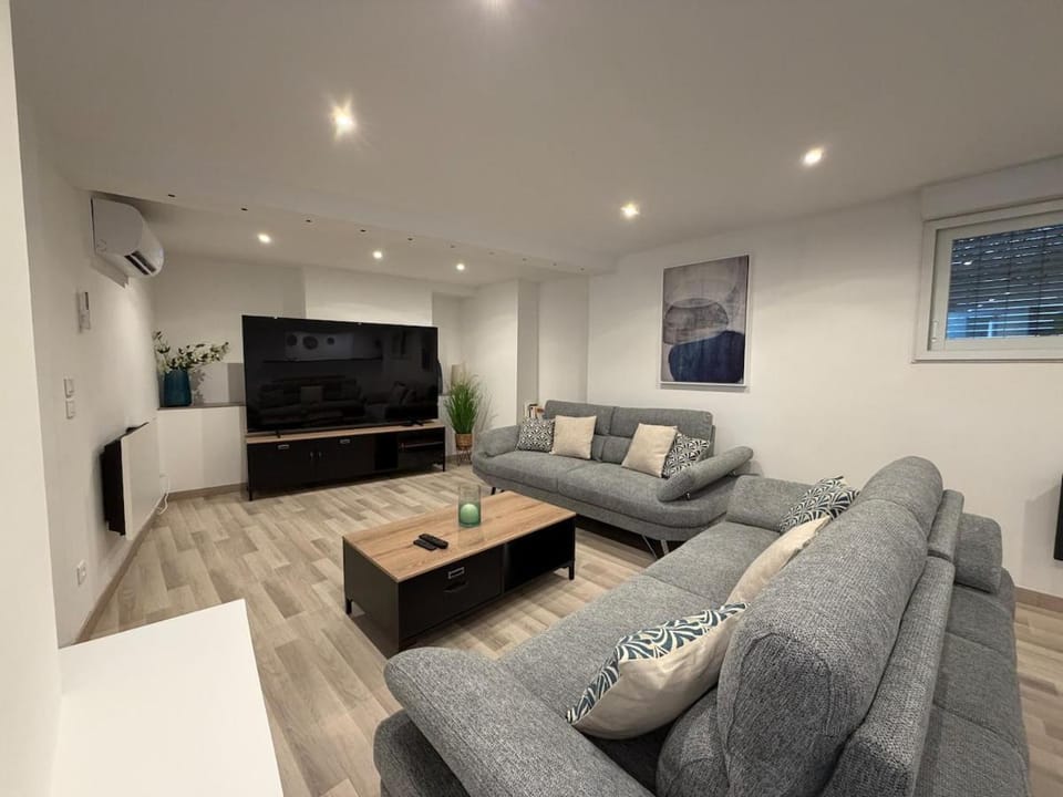 Le 180 - 5 Chambres & Clim Apartment in Nimes