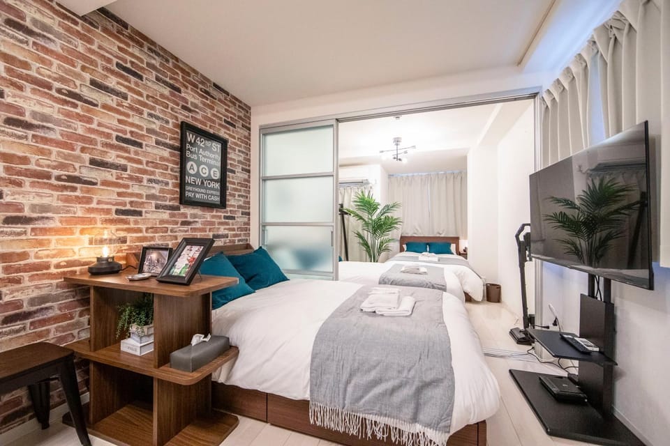 Bed, TV and multimedia, Bedroom