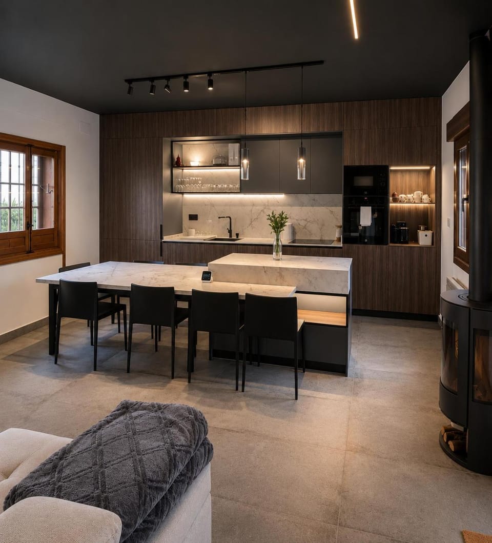 Dining area, kitchen