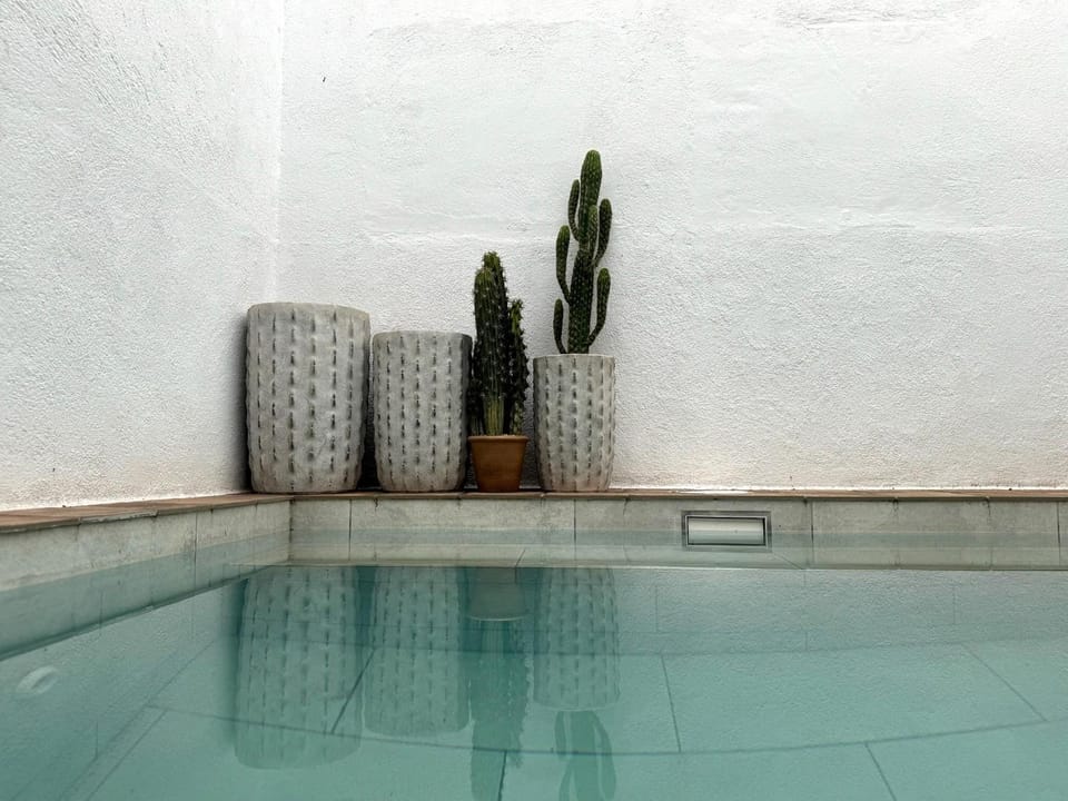 Decorative detail, Swimming pool