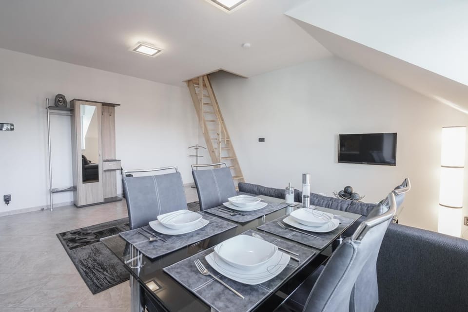 Living room, Dining area
