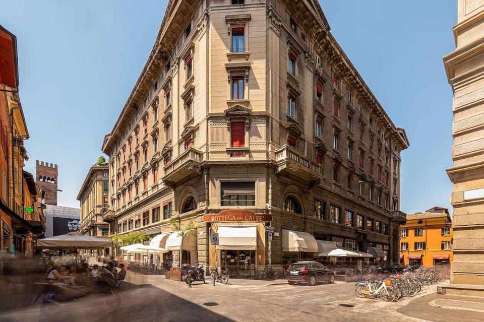 A 150m Due Torri, Loft Elegante in Centro Storico Apartment in Bologna