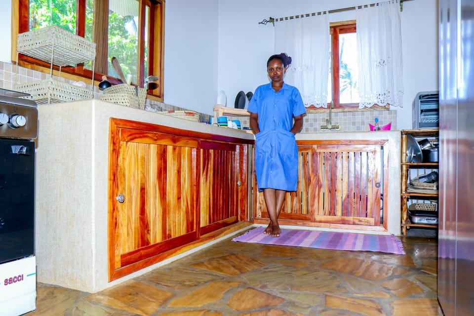 People, Kitchen or kitchenette, oven, pet friendly, stove