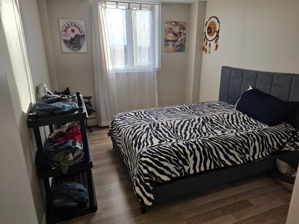 2 Bedroom Shared Condo Kensington Close to DT Apartment in Calgary
