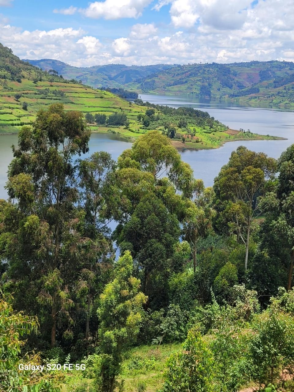 Sunshine Homestay Experience Bunyonyi Apartment in Uganda