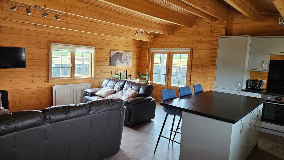 Cabin - Sleeps 6 - Free Parking & Garden Cabin in Waterbeach
