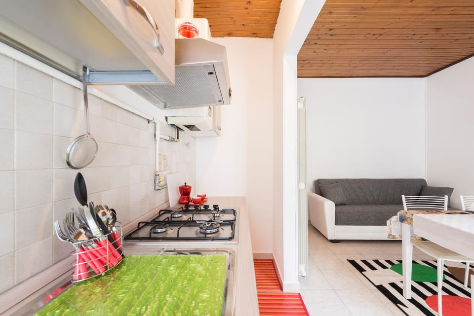 Kitchen or kitchenette, Living room