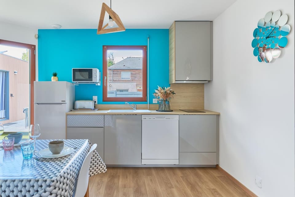 Kitchen or kitchenette, stove, kitchen, kitchen